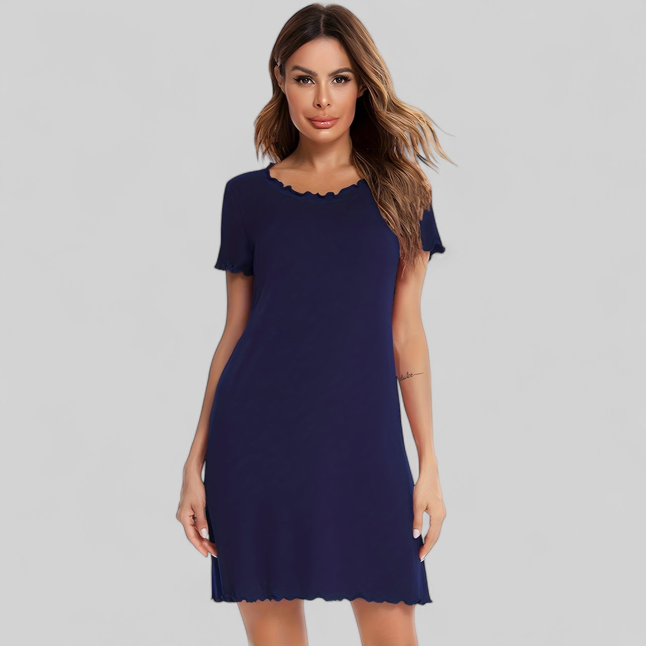 Robe de nuit élégante à manches courtes et détails ondulés - Bleu / S