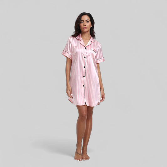 Chemise de nuit satinée à rayures col classique élégante et confortable