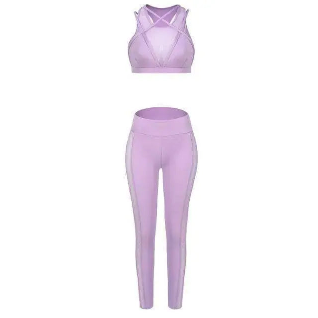 Ensemble d’entraînement pour femmes, de couleur lavande, composé d’un soutien-gorge de sport et d’un legging.