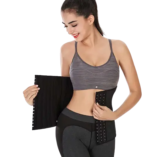 Ceinture d’entraînement ou d’amincissement tenue par une femme en tenue de sport.