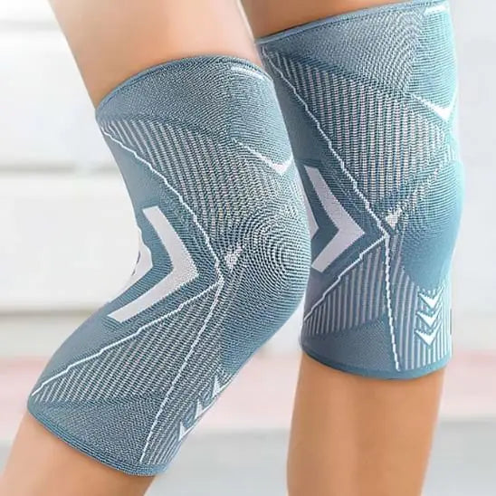 Manches de compression bleu clair avec motifs géométriques en forme de flèche.