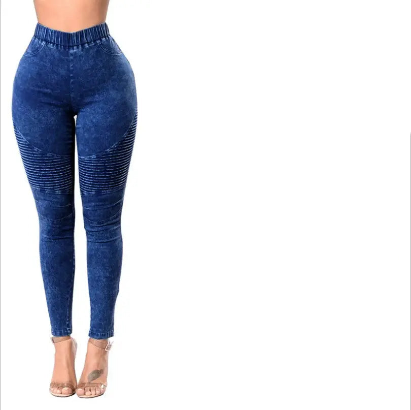 Jeggings ou jeans skinny en denim bleu montrés sous trois angles.