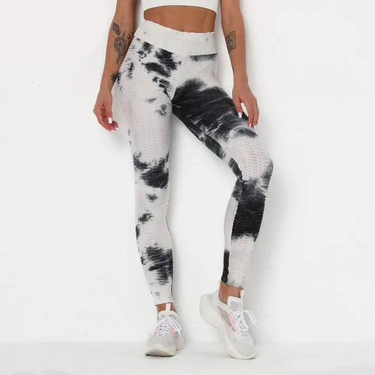 Des leggings ou des pantalons de yoga noirs et blancs à motifs tie-dye.